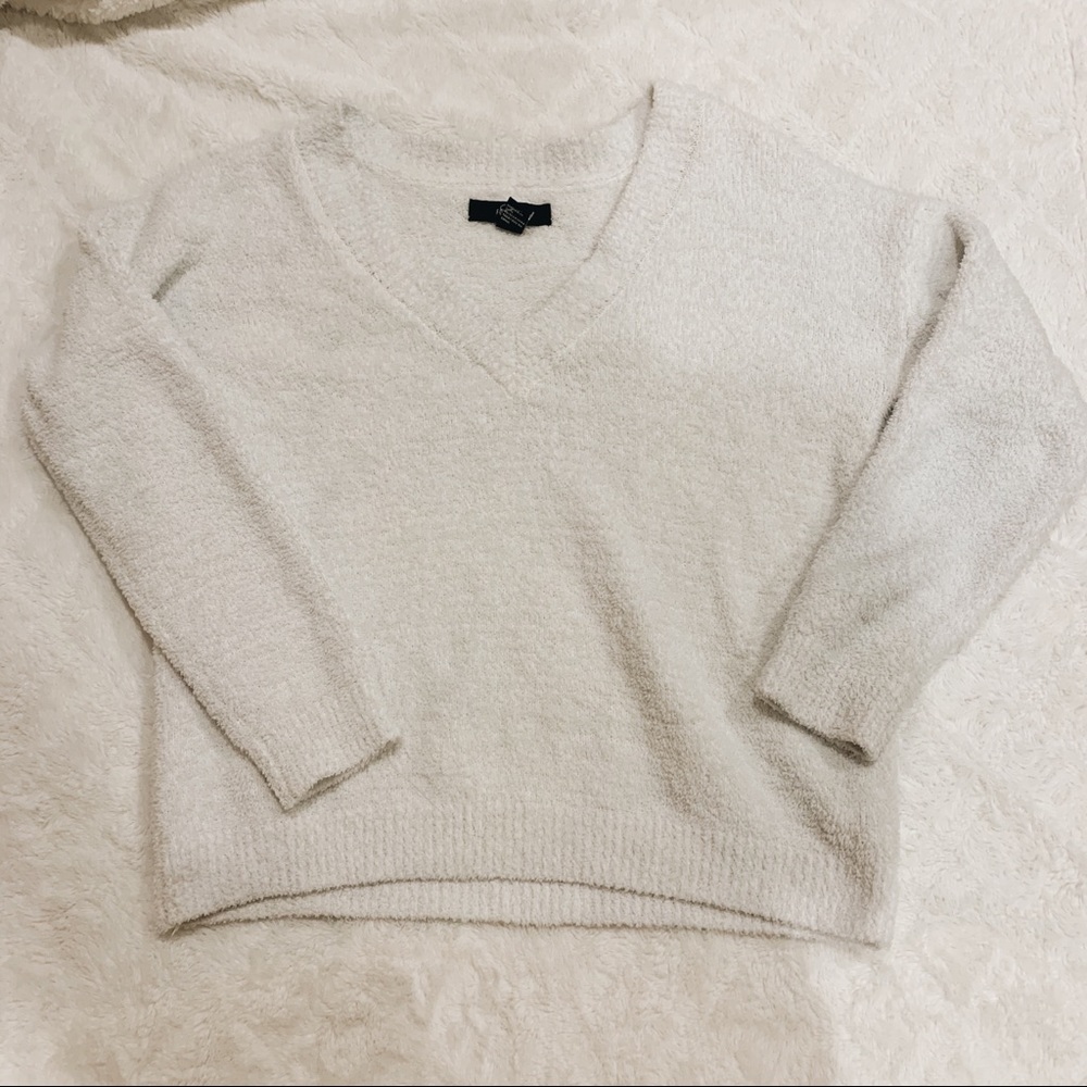 Forever 21 White V-Neck Sweater